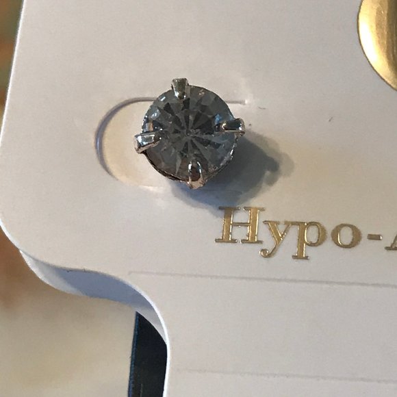 CHARMING CHARLIE HYPO-ALLERGENIC STUD EARRINGS NWT - Picture 4 of 7